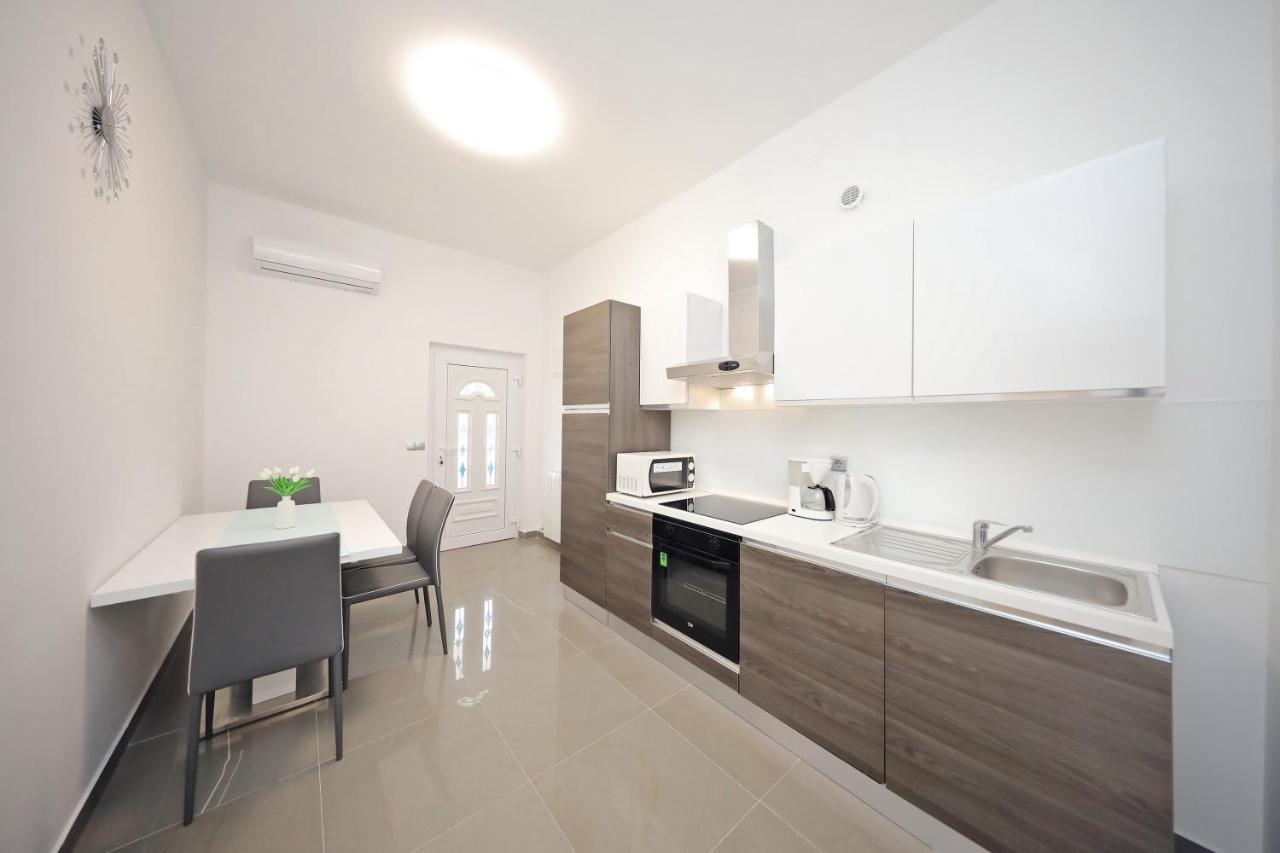 Apartmani Rudi Vir Exteriör bild